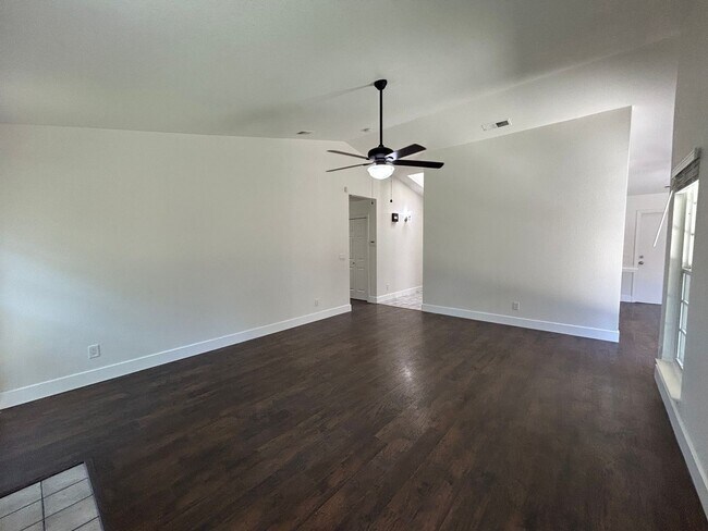 Building Photo - 2088 Shadow Park Dr