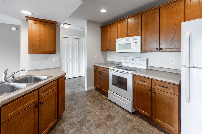 3BR, 2BA - 1,390SF - Kitchen - Lakewood Terrace-3707