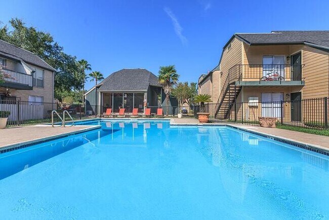 Foto del edificio - 2139 Lake Hills Dr