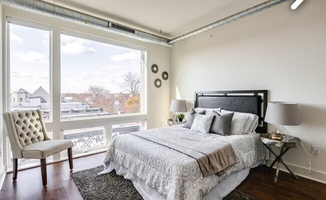 Foto del edificio - 2617 W Girard Ave