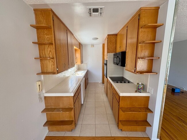 Building Photo - Great Santa Monica Location! Walking Dista...