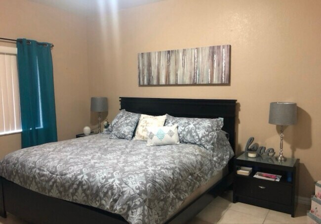 Foto del edificio - 384 SW 17th Terrace