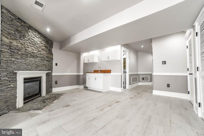 Building Photo - 3100 Esser Pl
