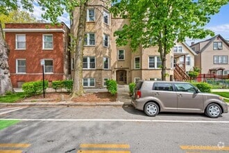 Building Photo - 2252 W Winnemac Ave