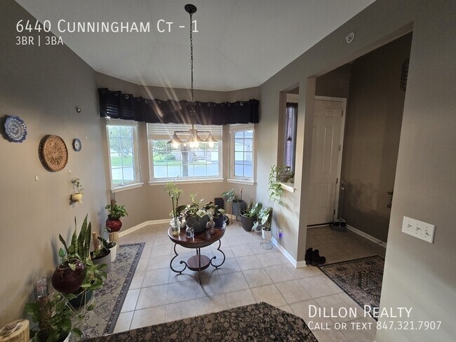 Foto del edificio - 6440 Cunningham Ct