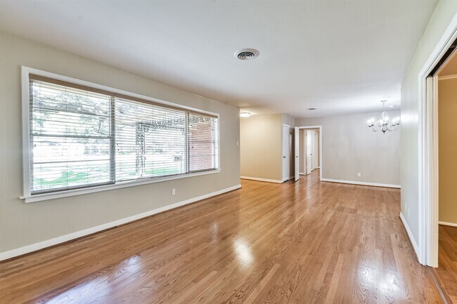 Foto del edificio - 5231 Willowbend Blvd