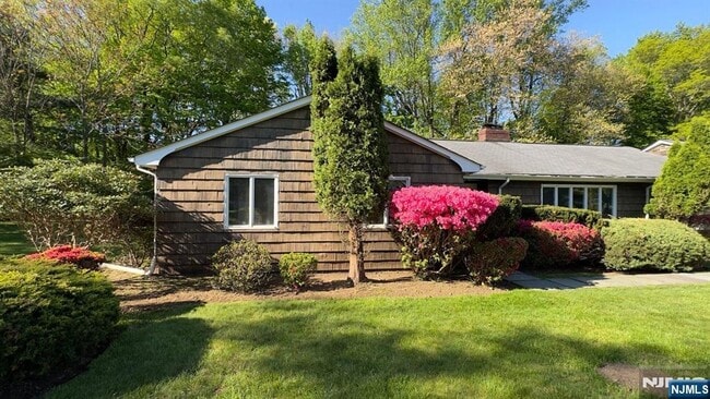 Building Photo - 24 Drake Ln