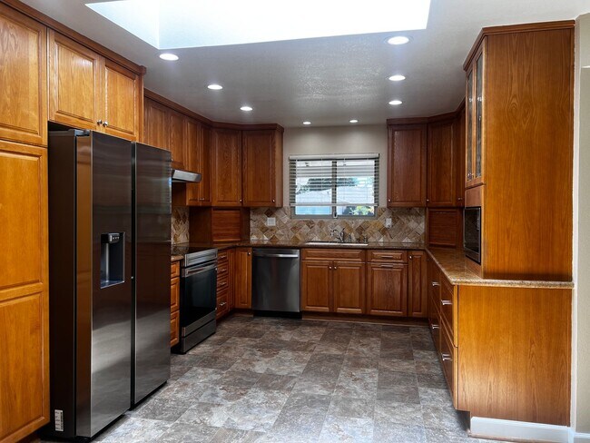 Foto del edificio - Updated Remodeled Single-Story San Jose Home | 4 Bed, 2 Bath | Blossom Valley