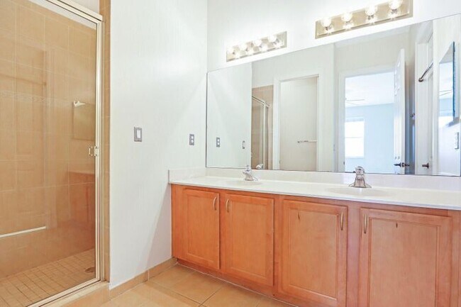 Foto del edificio - 880 Millbrae Ct