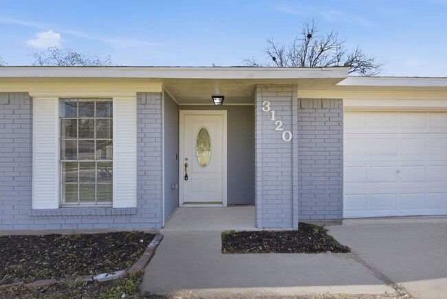 Building Photo - 3120 Royal St