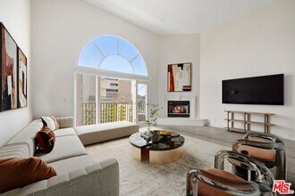 Building Photo - 435 Arnaz Dr