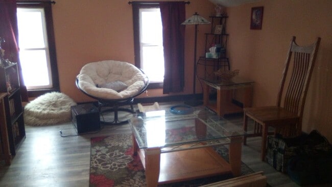 Building Photo - 352-354 W Racine