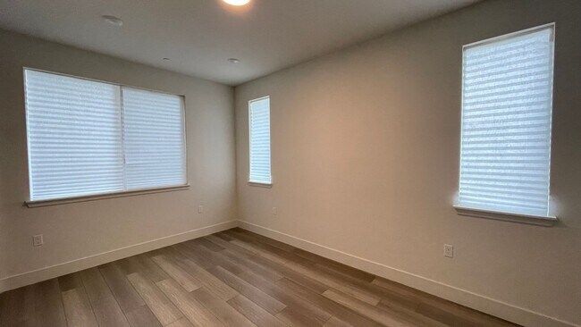 Foto del edificio - 2163 Stanford Street - 30% Rental Fee