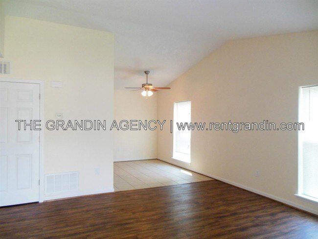 Foto del edificio - 938 Kyle Ave NE