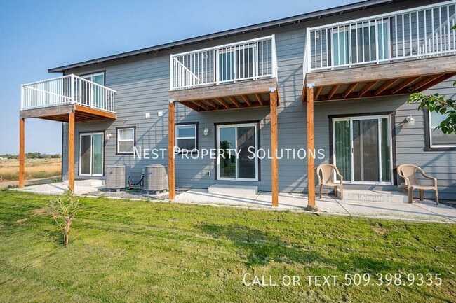 Building Photo - 2 Bed, 2.5 Bath Townhome for Rent