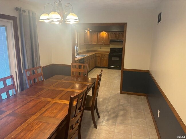 Foto del edificio - 705 Crestview Dr