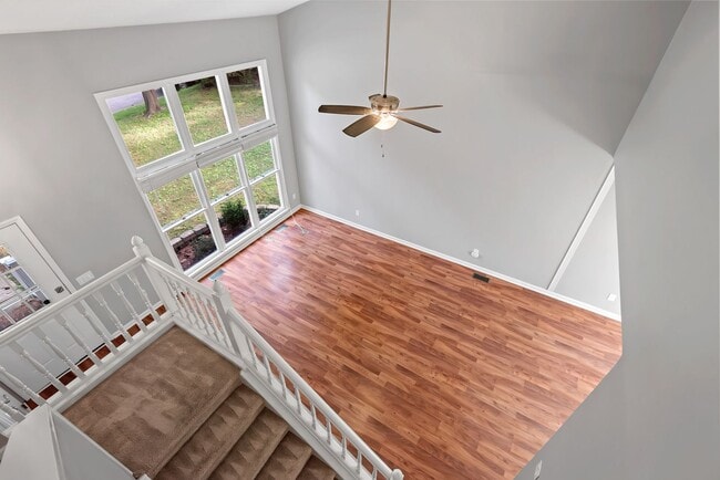 Building Photo - Bright and Spacious 3-Bedroom Home in a Pr...