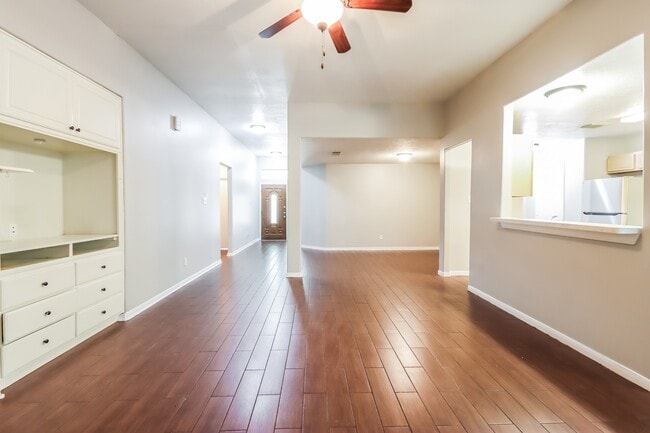 Building Photo - 26967 Crown Haven Ct
