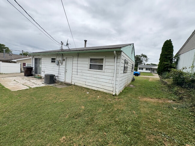 Building Photo - 1449 Wichita Dr S
