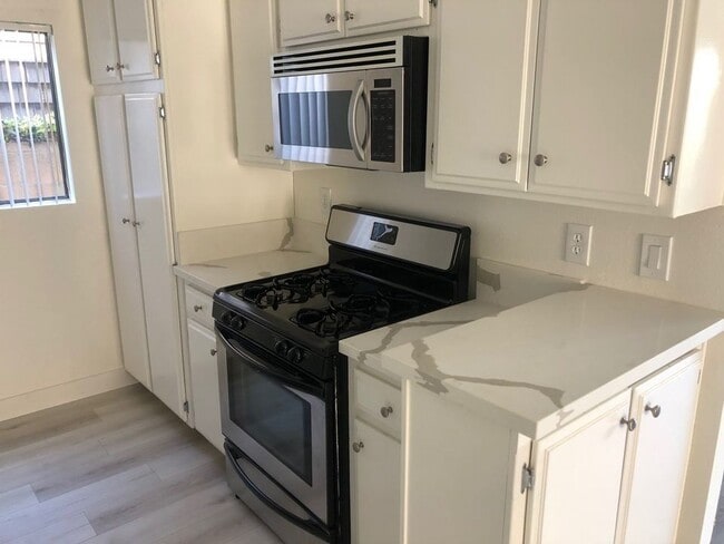 Foto del edificio - 408 N Venice Blvd