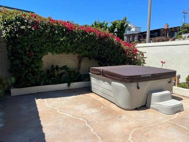 Building Photo - 1923 S Pacific St