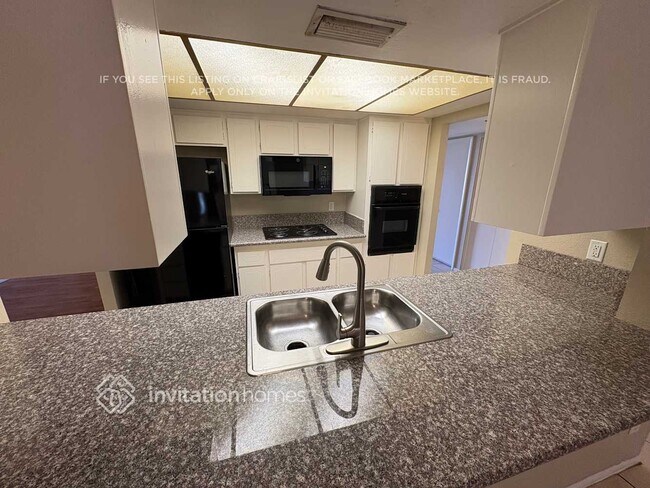 Foto del edificio - 4815 W Gardenia Ave