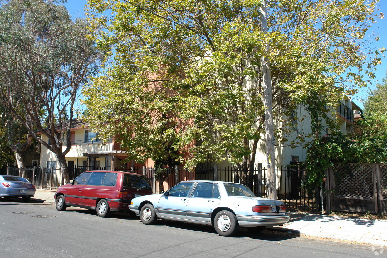 Building Photo - 3901 Webster St