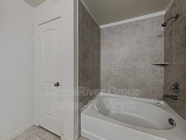 Building Photo - 318 Lavaca Dr