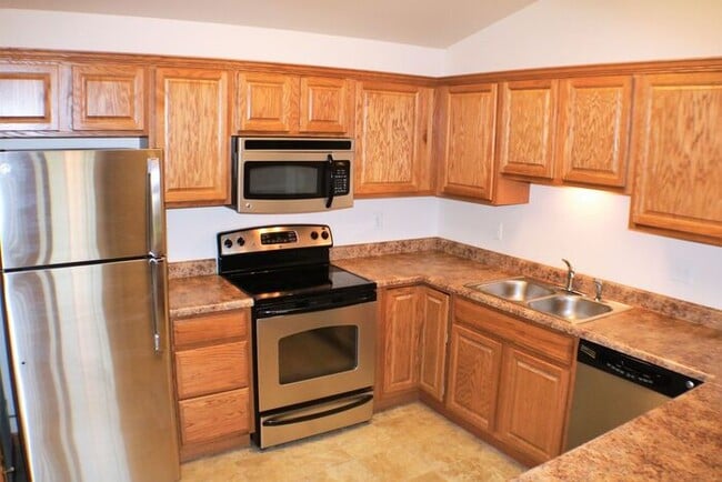Building Photo - $1,325 | 2 Bedroom, 2 Bathroom Condo | Pet Friendly* | Available for August 1st, 2026 Move In!