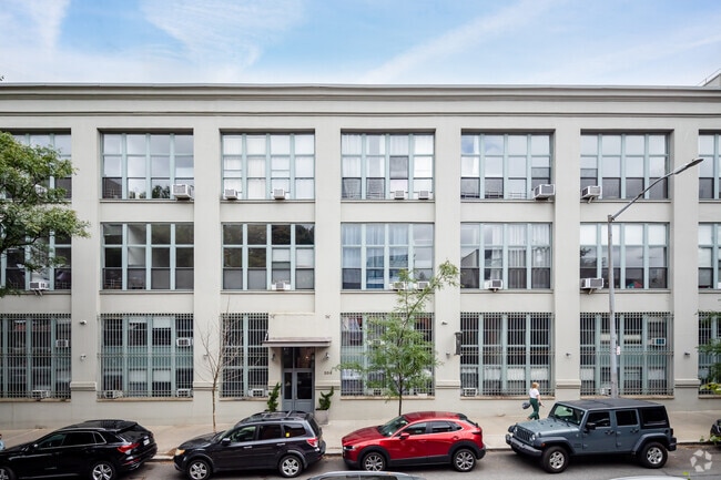Building Photo - 204 Huntington St