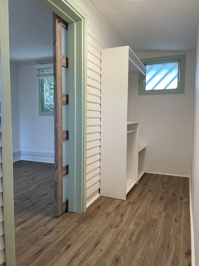 Building Photo - Renovated, Studio Cottage w/Full Kitchen