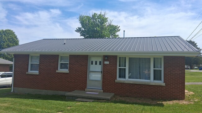 Building Photo - 113 Druin St