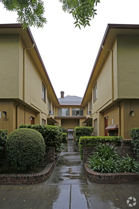 Foto del edificio - 1731 N St