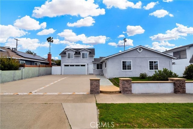Primary Photo - 471 N Seranado St