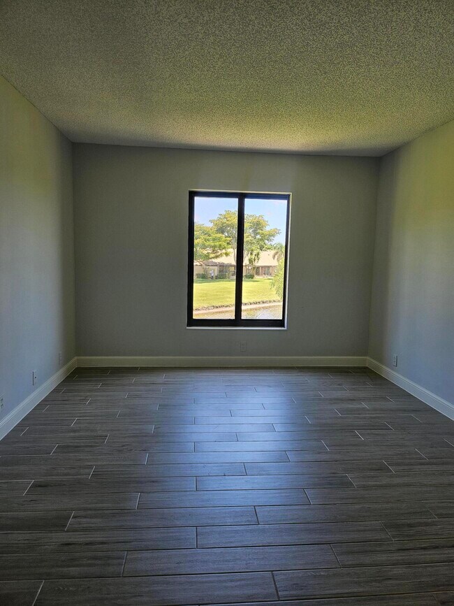 Foto del edificio - 811 Sky Pine Way