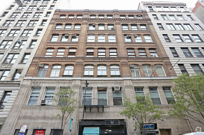 Building Photo - 139-143 W 19th St