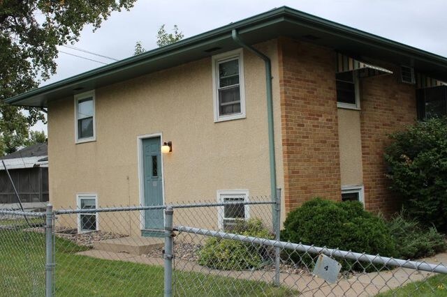 Primary Photo - 4100 Lake Breeze Ave N