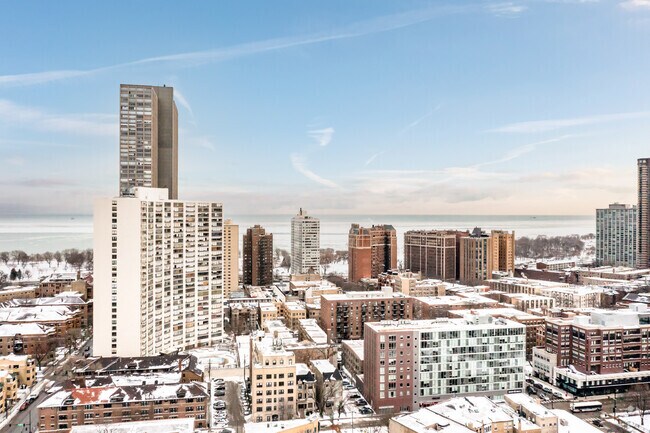 Aerial Photo - 635 W Sheridan Rd