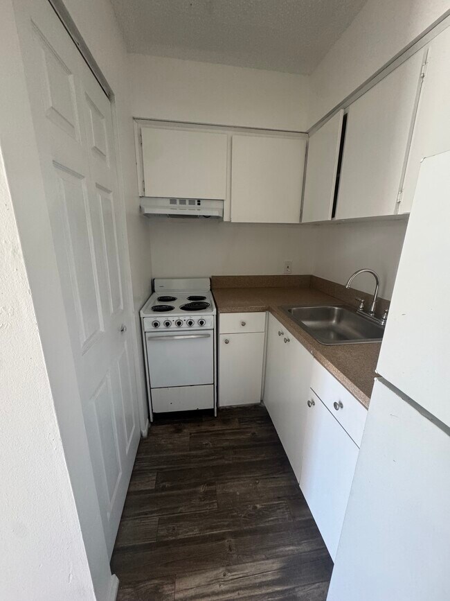 Foto del edificio - 8560 Channelview Cir