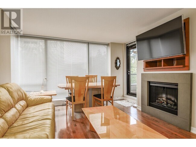Photo du bâtiment - 9188-9188 Hemlock Dr