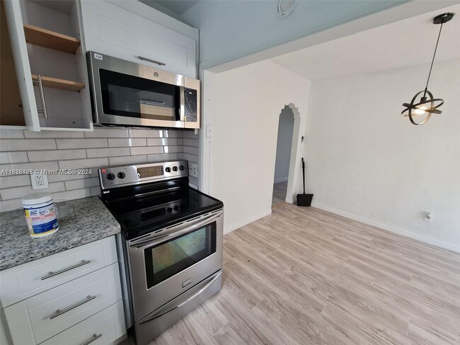 Building Photo - 90 NE 68th Ter