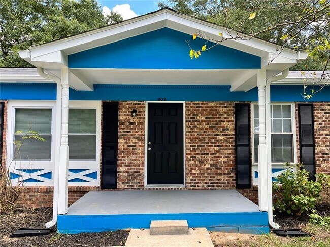 Foto del edificio - 607 W Creek Ct