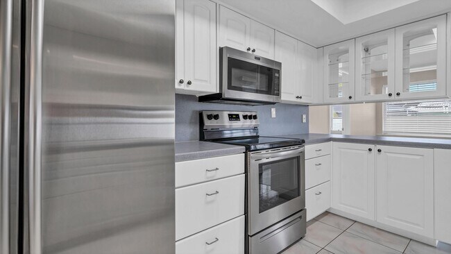 Building Photo - Gorgeous 3br/2ba/2 car gar in Imperial Poi...