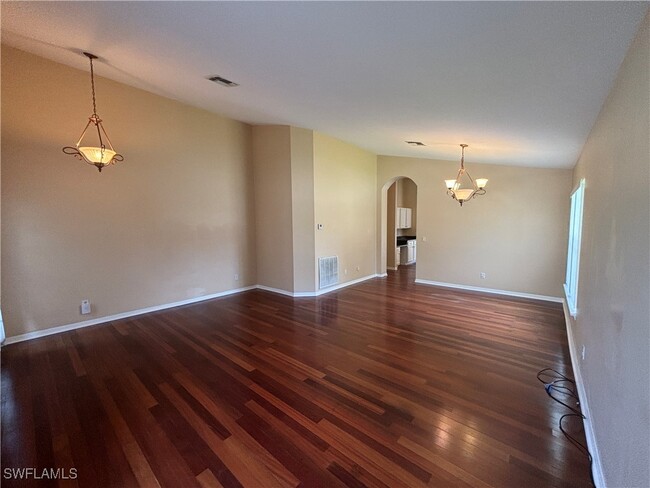 Foto del edificio - 9200 Middle Oak Dr