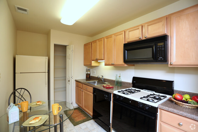 Kitchen - Hidden Village Apartments