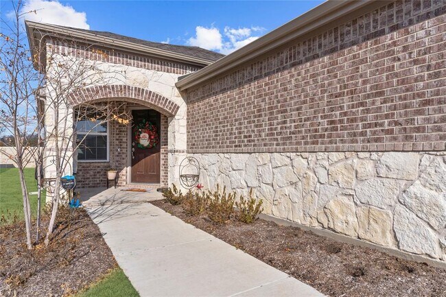 Foto del edificio - 825 Hidden Eddy Dr