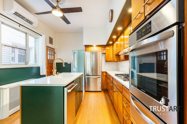 Building Photo - 3 bedroom townhome in East Passyunk, Phila...