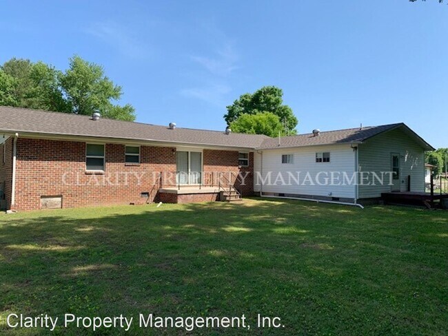 Foto del edificio - 3 br, 2 bath House - 2467 Railroad St.