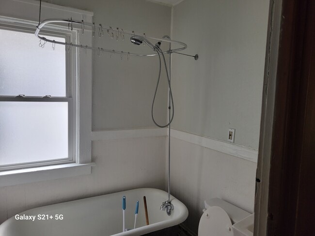 Building Photo - 1022/1024 W 30th