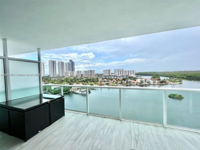 Foto del edificio - 400 Sunny Isles Blvd